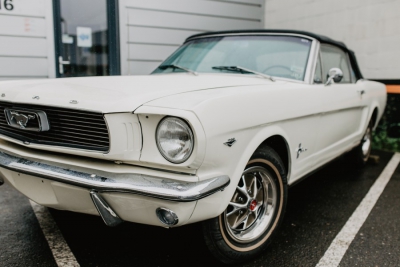Ford Mustang wit Ford Mustang wit