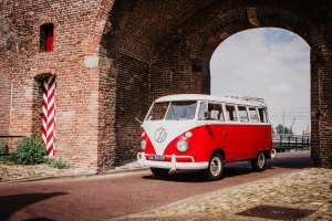 Volkswagen bus Red Velvet T1